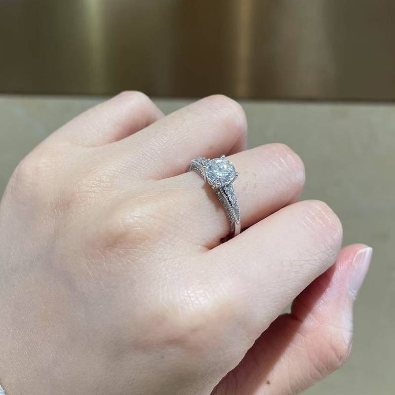单头Women's RingS925银镀白金Women's Ring定制选款主石Moissanite1.0ct/副石高碳钻